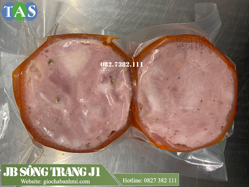 1kg sản phẩm thường xắt được từ 45-50 lát tròn đều nhau, được đóng gói bao bì nilon, hút chân không kỹ lưỡng