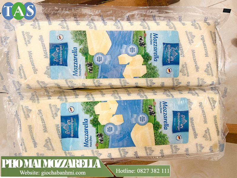 phô mai mozzarella nguyên khối màu vàng lợt